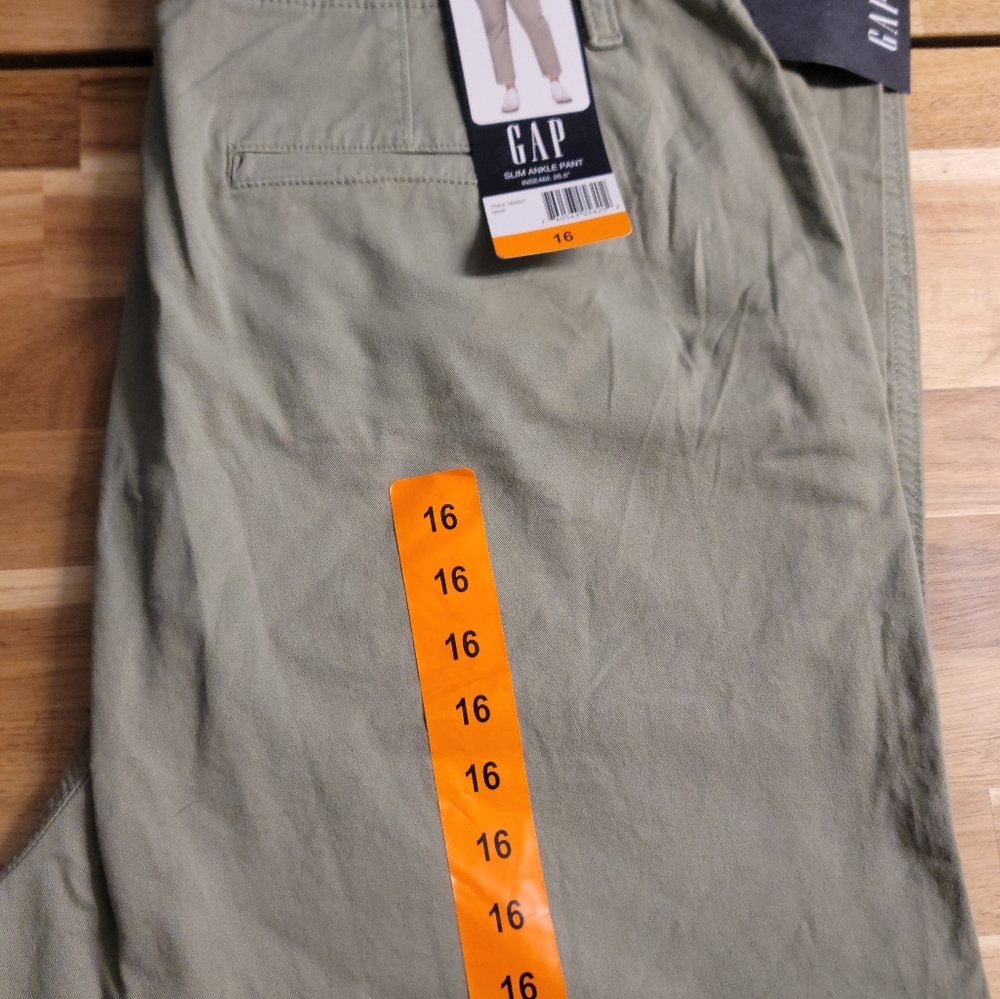 GAP Ankle Pants in Khaki Green - Picture 2 of 2